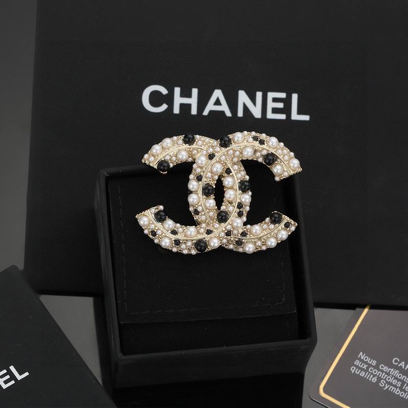 Chanel Brooch 05yxs37